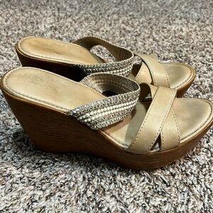 ⭐️ ITALIAN SHOEMAKERS Wedge Shoe w/Beaded Detail Strap ⭐️